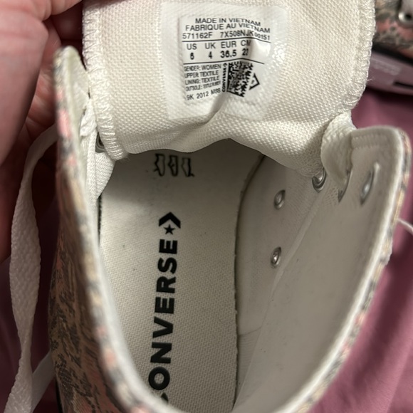 Women’s high top Converse size 6 - Picture 7 of 7